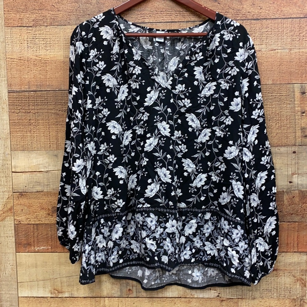 Old Navy Black and White Floral Bohemian Top Large
